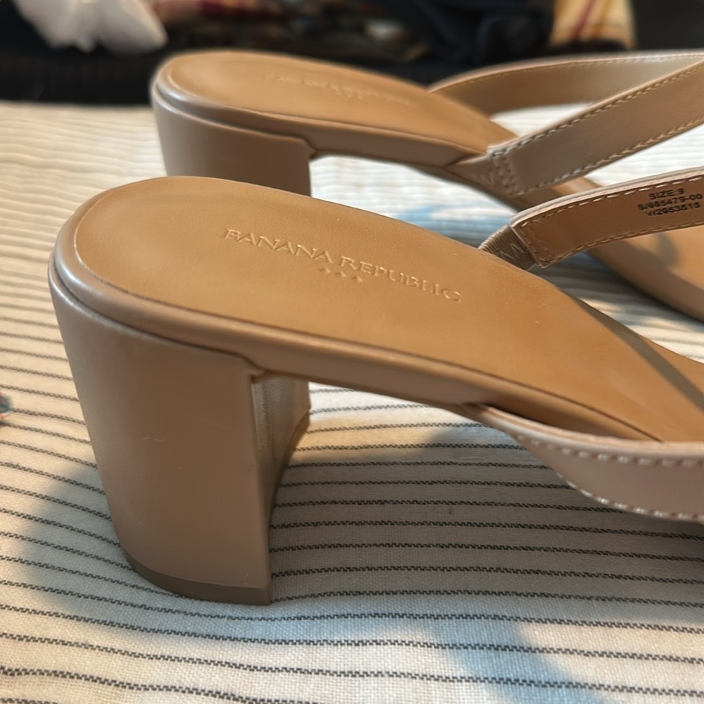 Banana Republic Beige Mules for Women - Picture 3 of 3